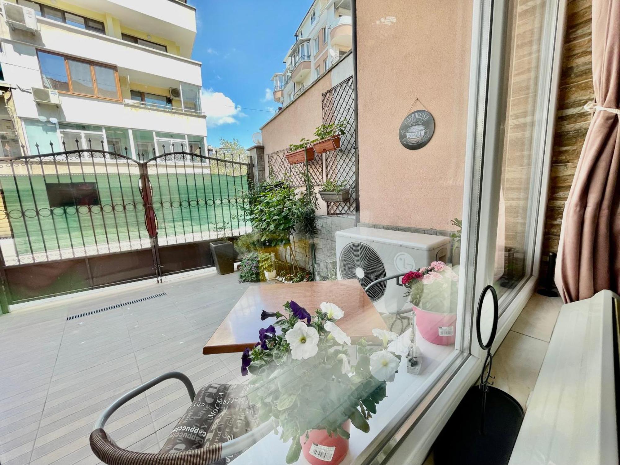 White Rose Guest Rooms Burgas City Exterior foto