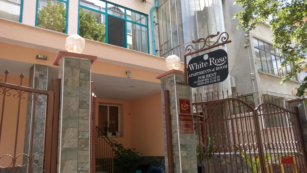 White Rose Guest Rooms Burgas City Exterior foto