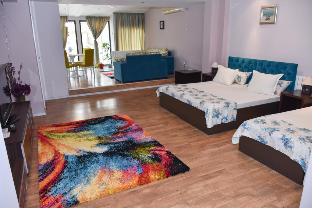 White Rose Guest Rooms Burgas City Exterior foto